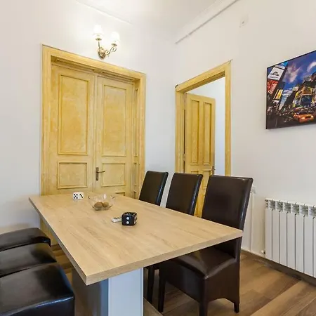 Hostel The Castle Of Piata Romana Bucureşti